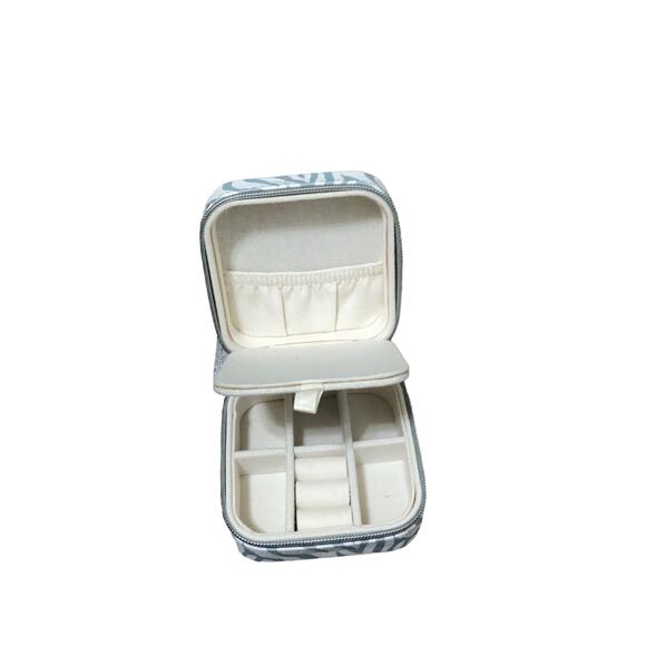 Milly Zebra Print Travel Size Jewelry Case Jewelry Box NEW - Picture 3 of 6